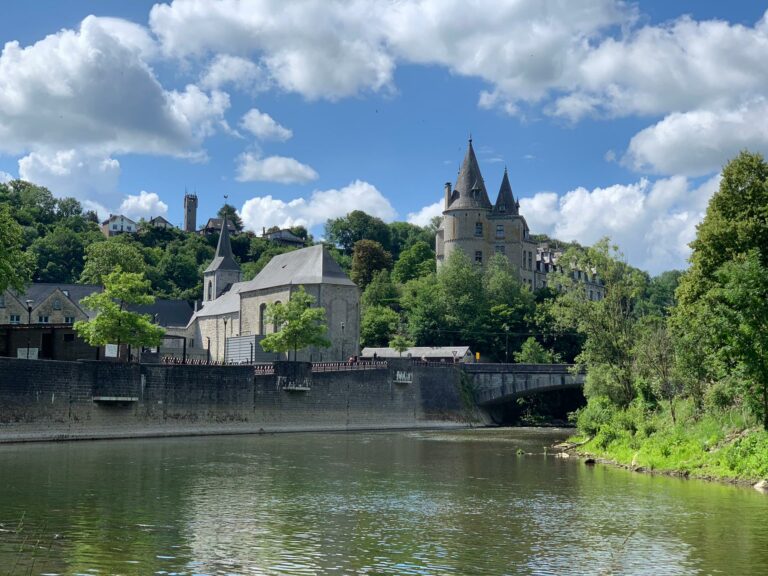 kasteel met water